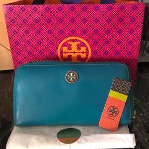 Tory Burch robinson zip continental wallet